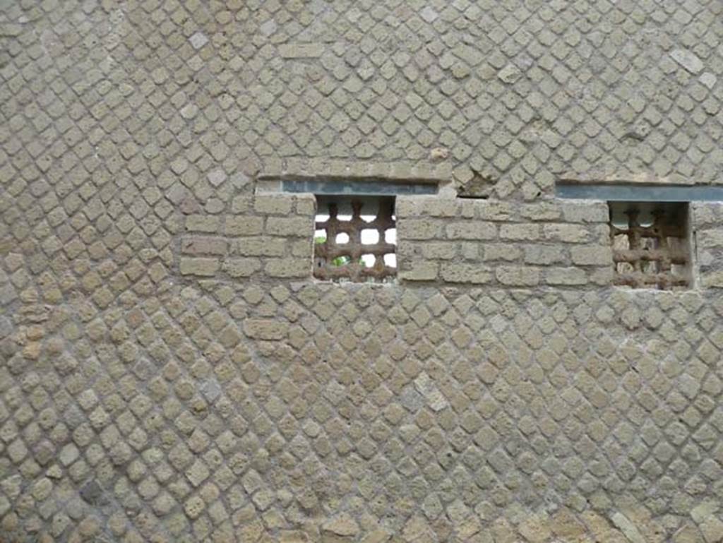 Ins. IV.4, Herculaneum, September 2015. Two most northerly windows on front façade.